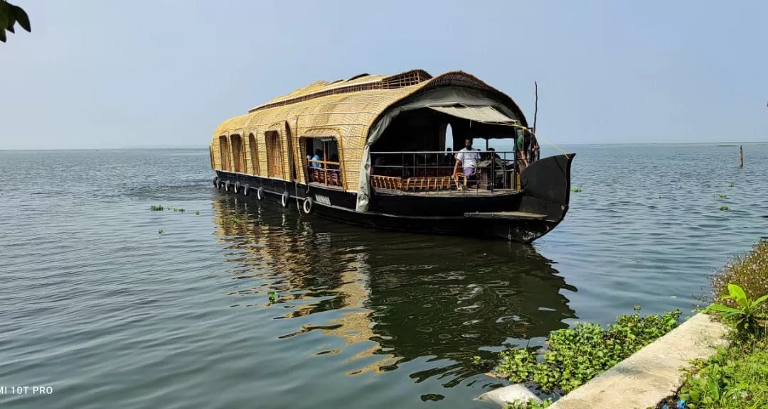 Kumarakom Backwaters and Houseboat Cruising through Vembanadu Lake